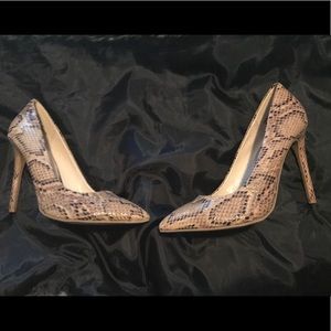Snakeskin Pointed Pumps